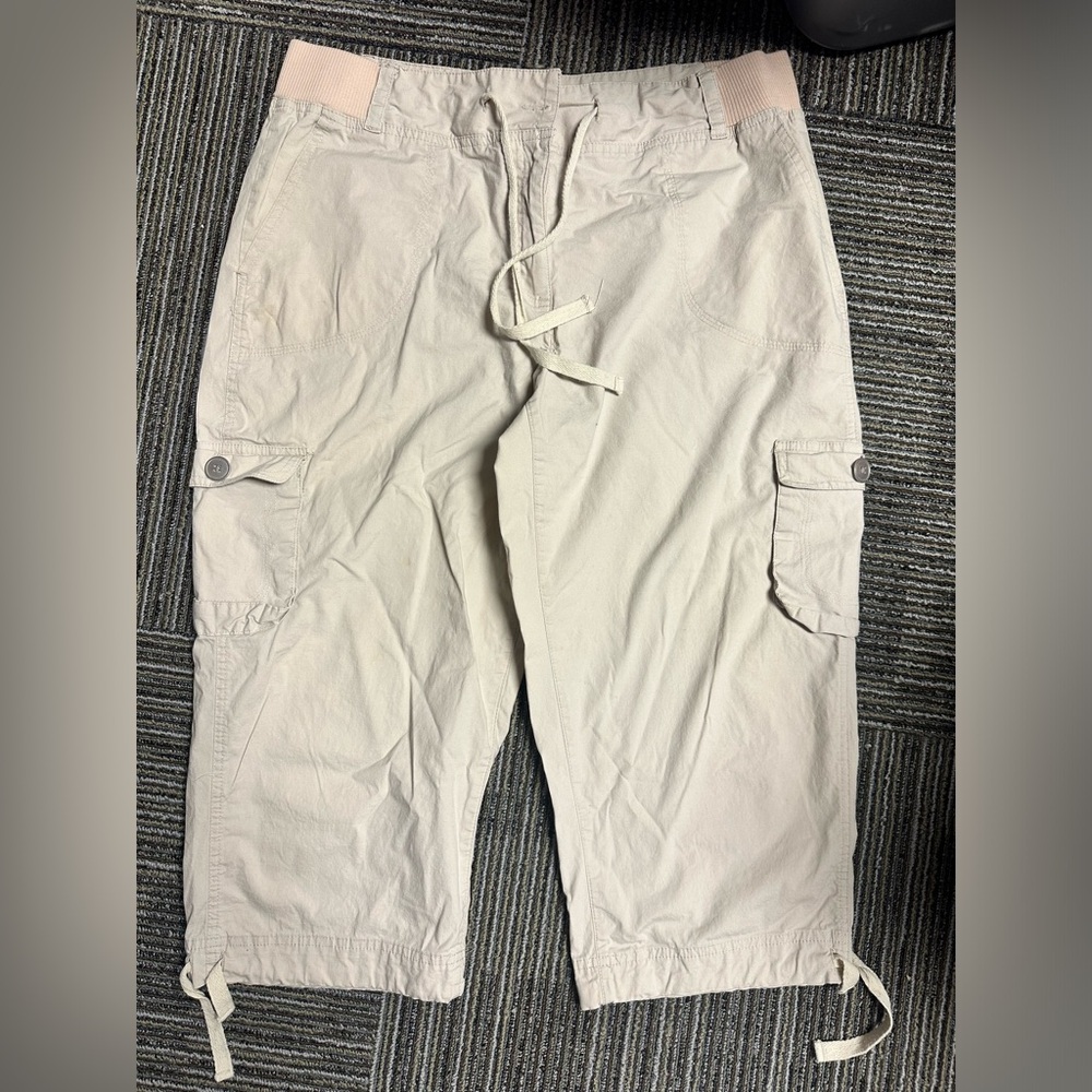 Ladies counterpart size 12 beige capri  pants with elastic in the waist
